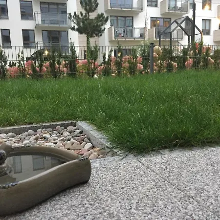 Garnizon Z Ogrodkiem 公寓