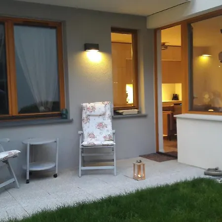 Apartman Garnizon Z Ogrodkiem