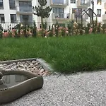 Garnizon Z Ogrodkiem 아파트